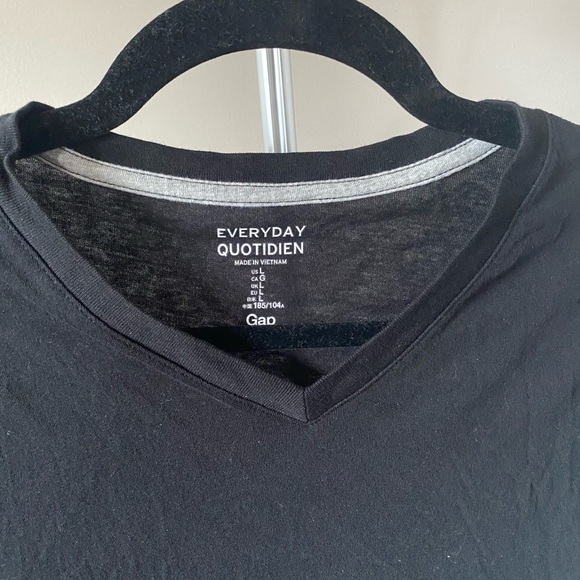 Old Navy Everyday Tee - Picture 3 of 7
